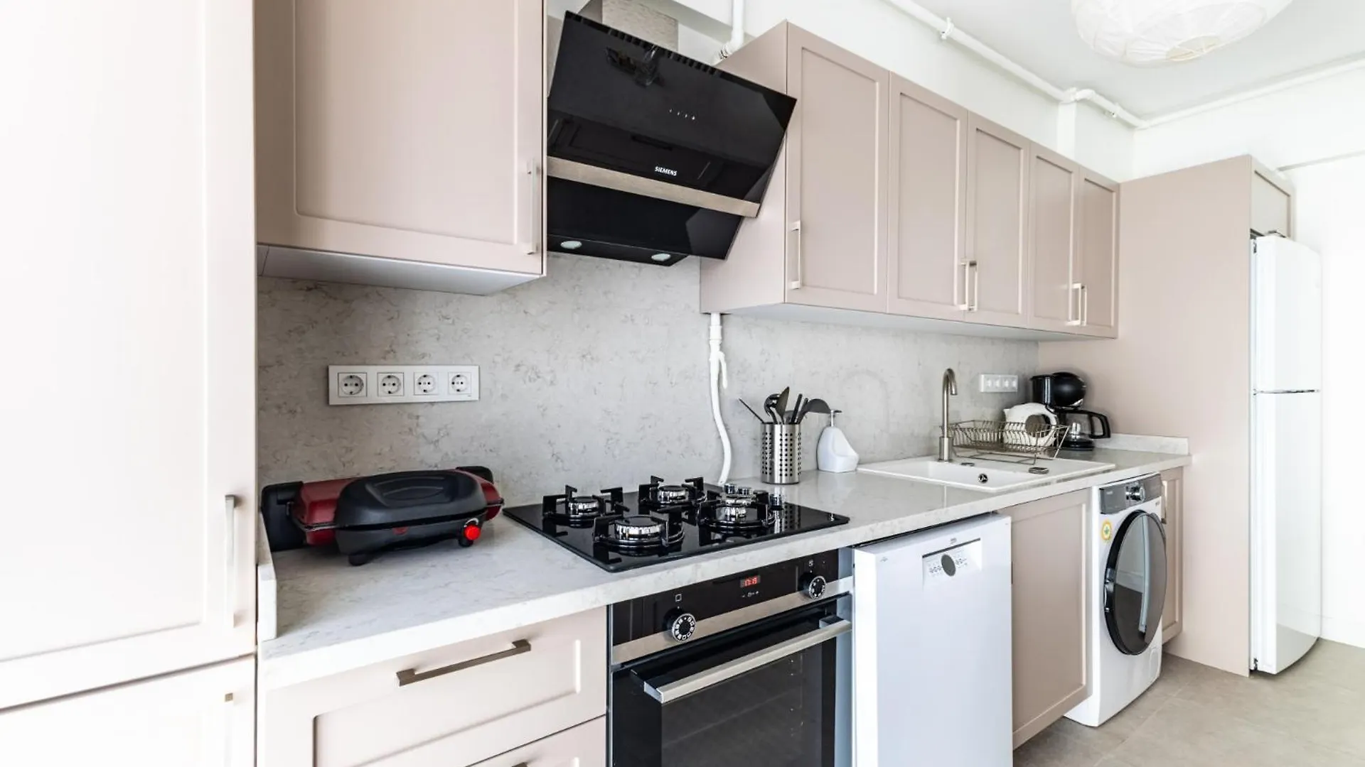 Chic Flat 5 Min To Moda Pier Istanbul Apartment