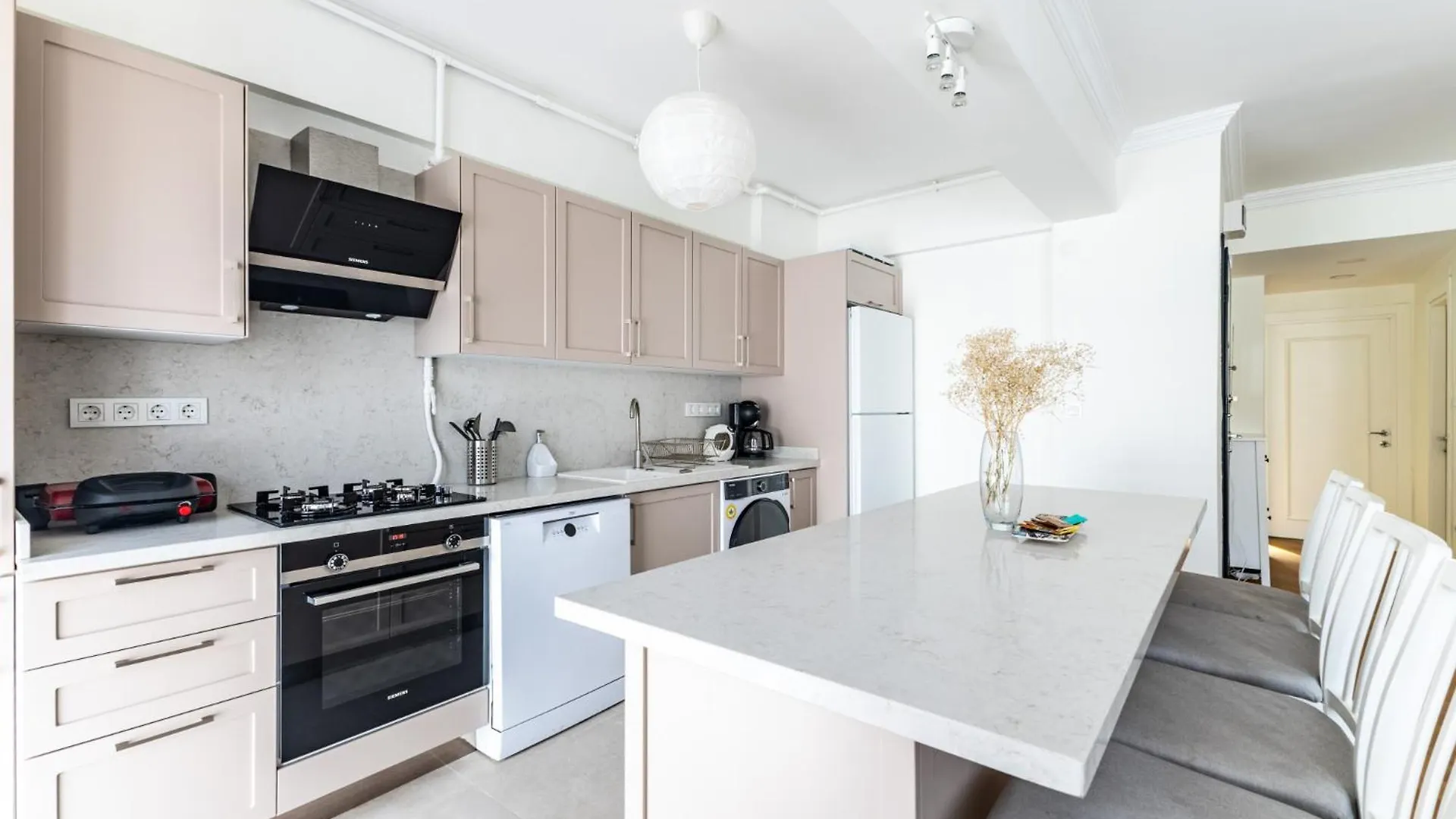 Chic Flat 5 Min To Moda Pier Istanbul Apartment